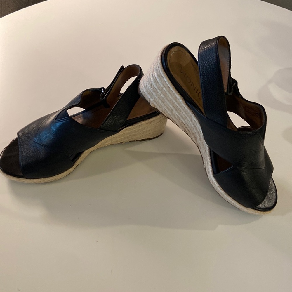 Vionic size 8 black wedge